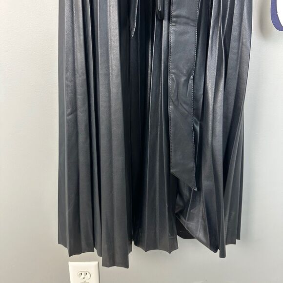 Nwt Scoop Womens Black Soft Faux Leather LS Pleated Midi Dress Size Small (4-6) - Picture 3 of 6